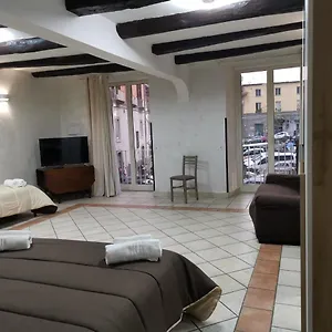 2* Bed & Breakfast Napoli B&B